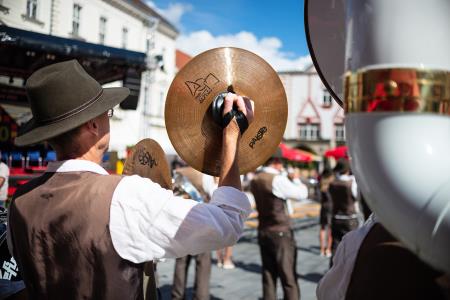 S soncem obsijan drugi festivalski dan 50. Dnevov narodnih noš in oblačilne dediščine v Kamniku (27)
